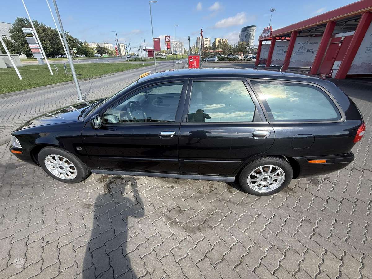 Volvo V40 2004 — photo 11