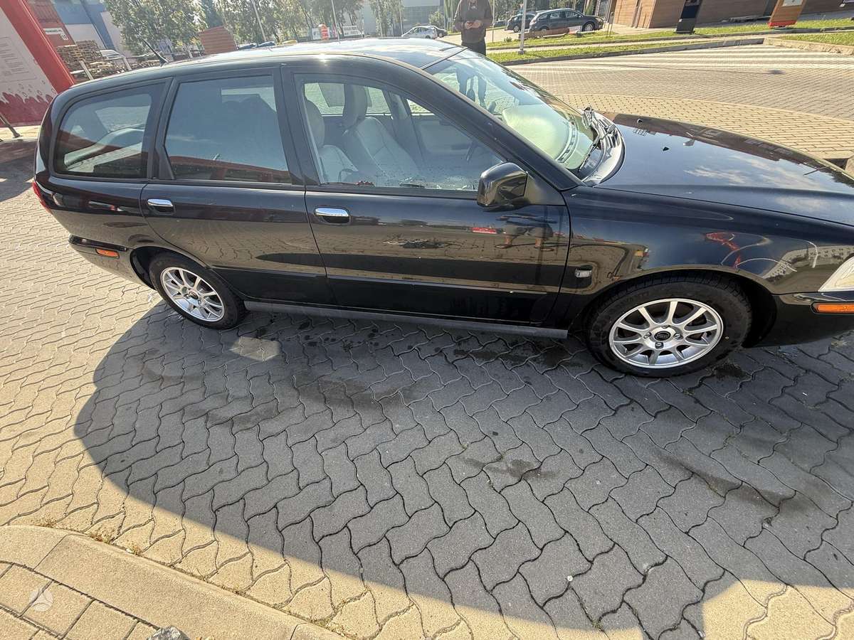 Volvo V40 2004 — photo 13