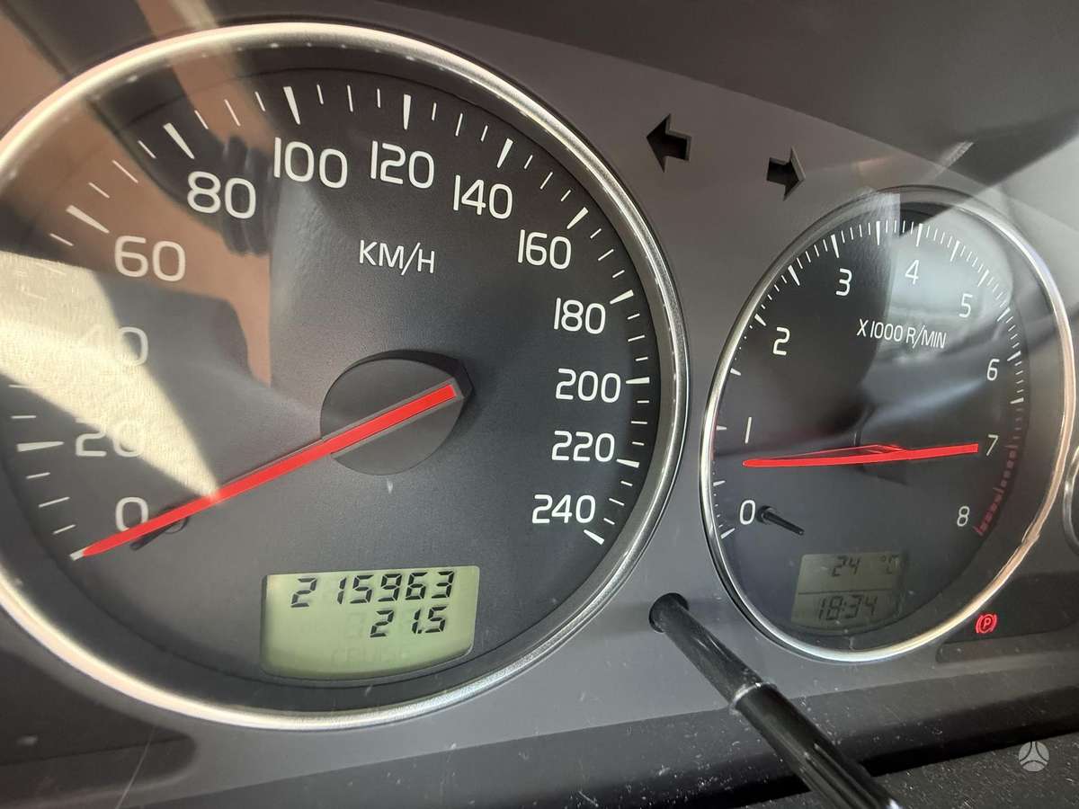 Volvo V40 2004 — photo 14