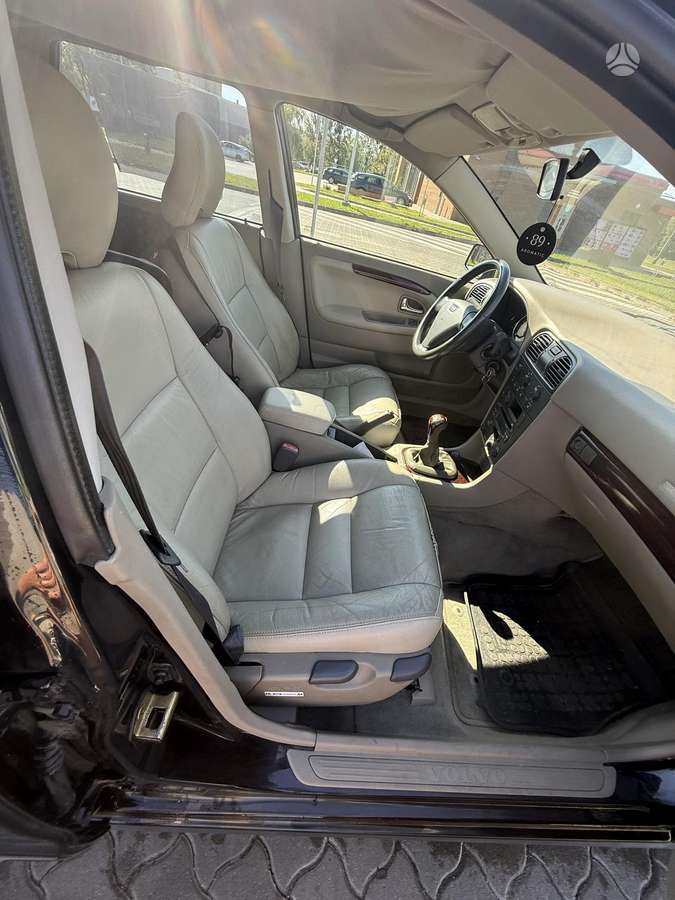 Volvo V40 2004 — photo 16