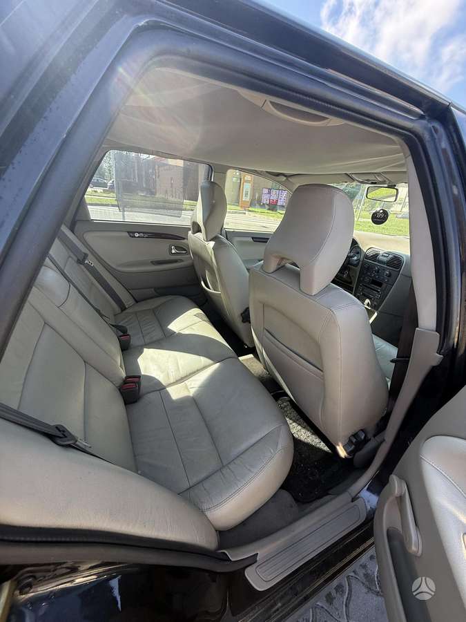 Volvo V40 2004 — photo 23