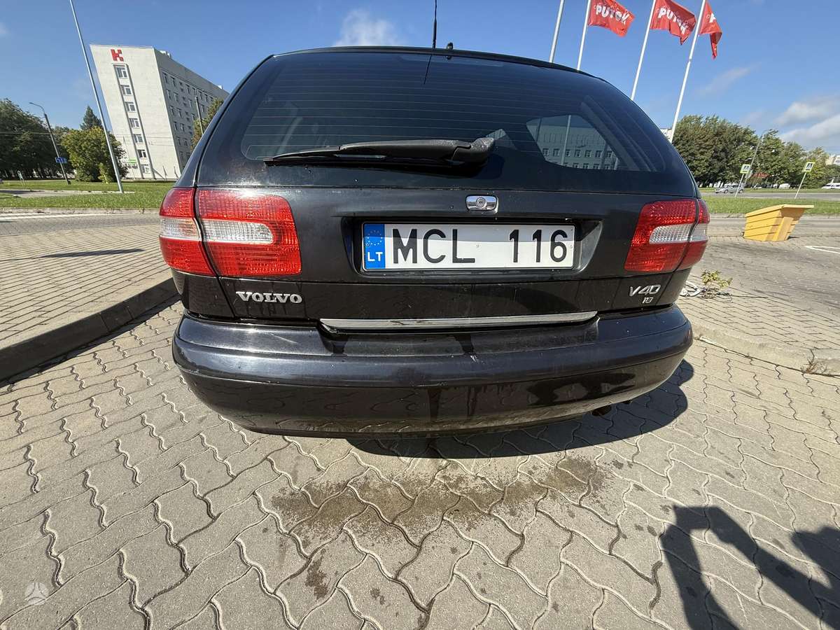 Volvo V40 2004 — interior