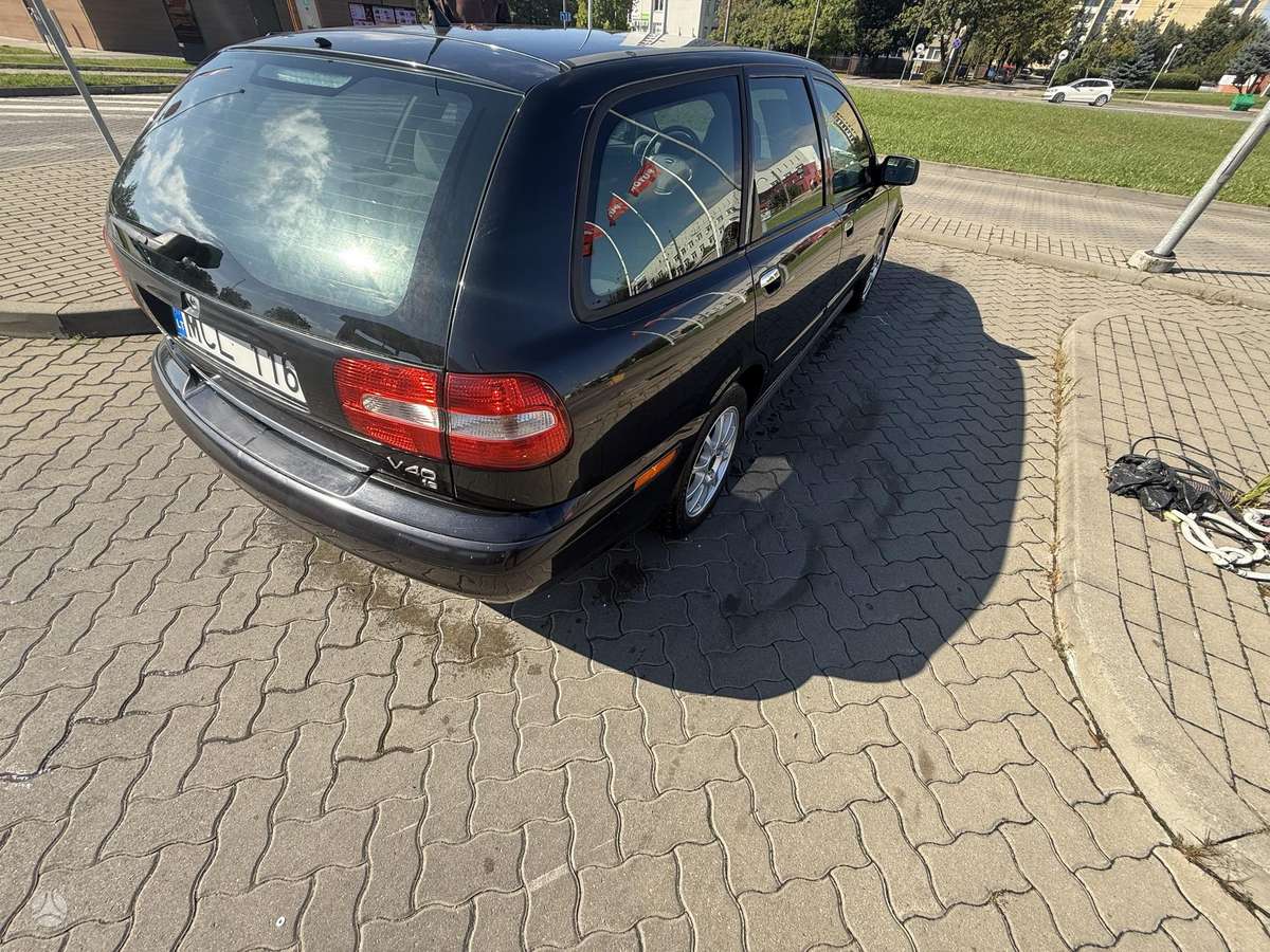 Volvo V40 2004 — photo 8