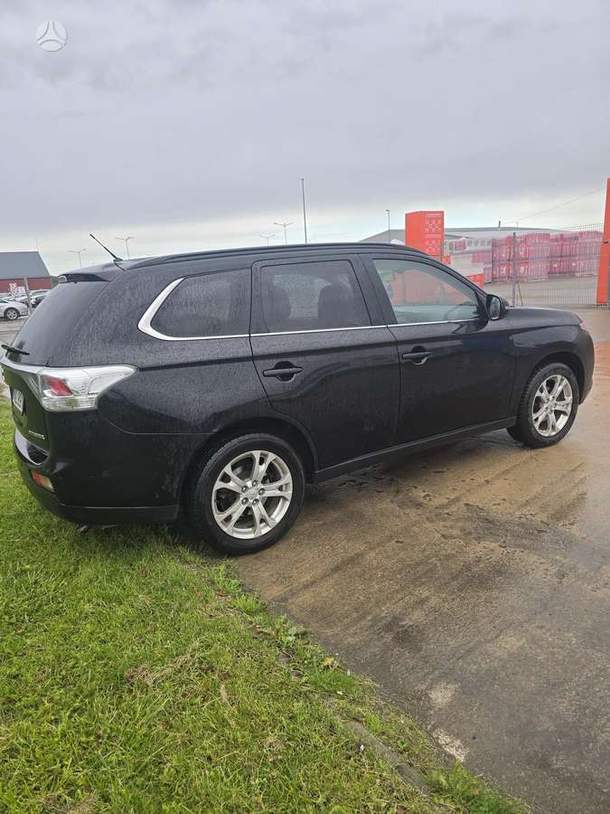 Mitsubishi Outlander 2013 — салон