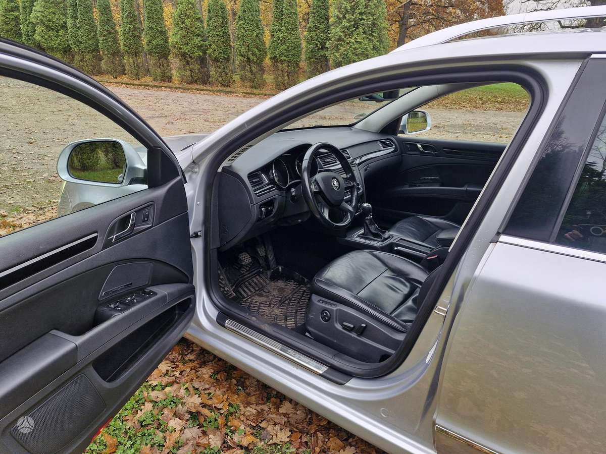 Skoda Superb 2013 — photo 17