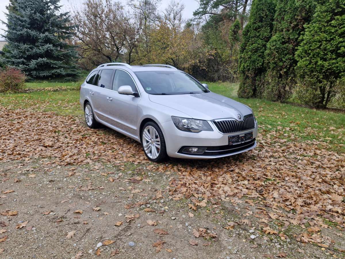Skoda Superb 2013 — interior