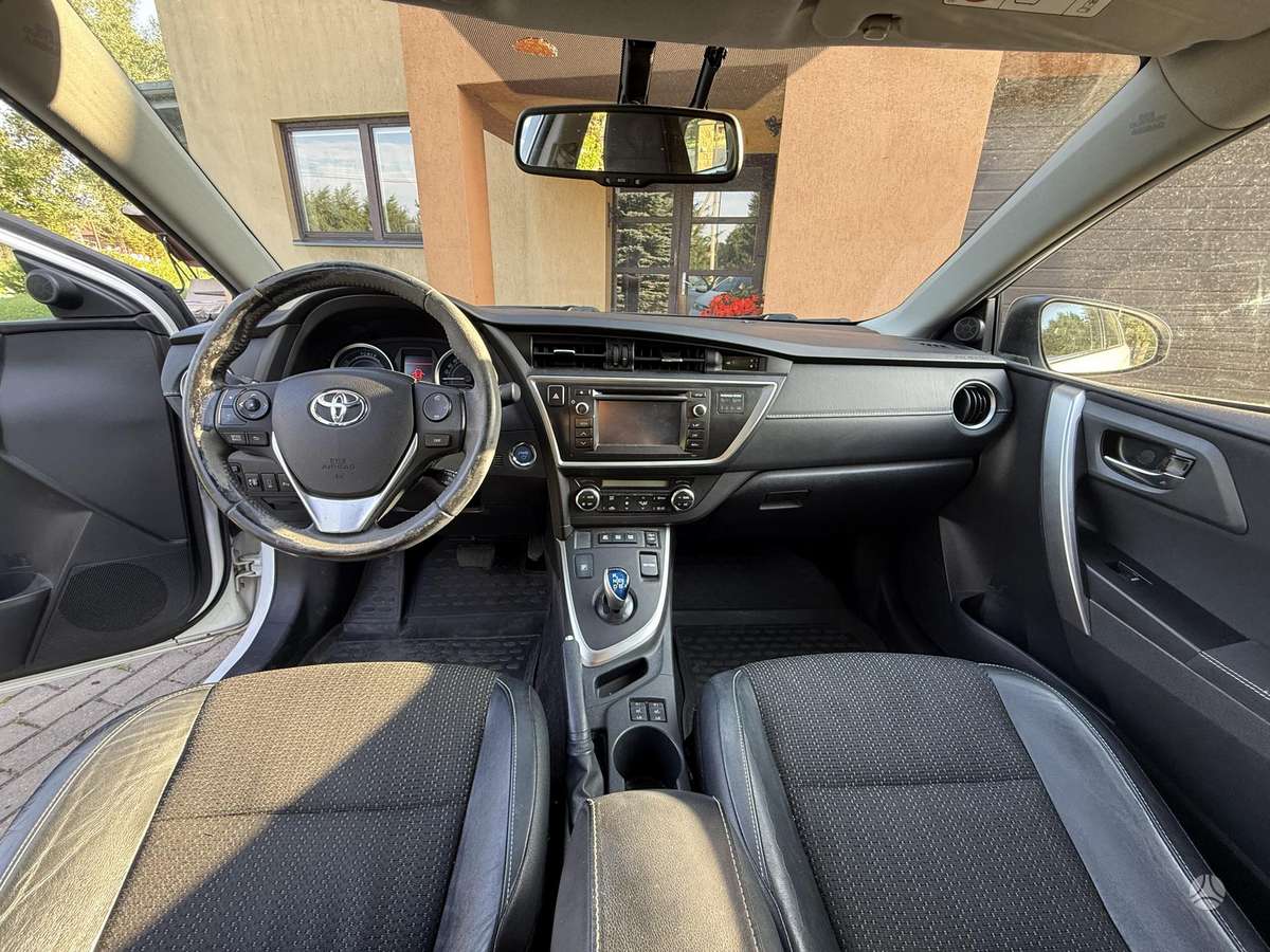 Toyota Auris 2014 — photo 10