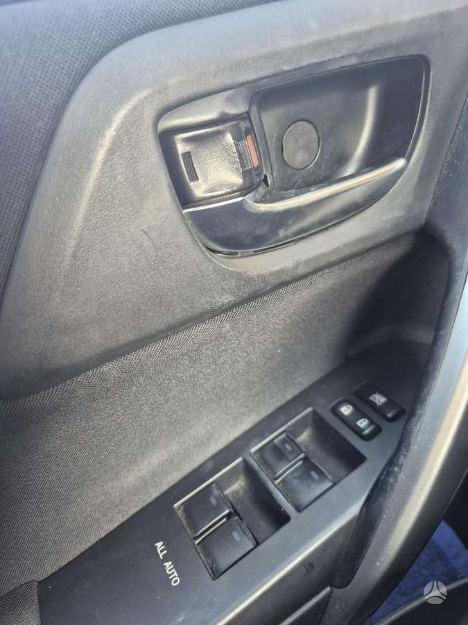 Toyota Auris 2014 — photo 12