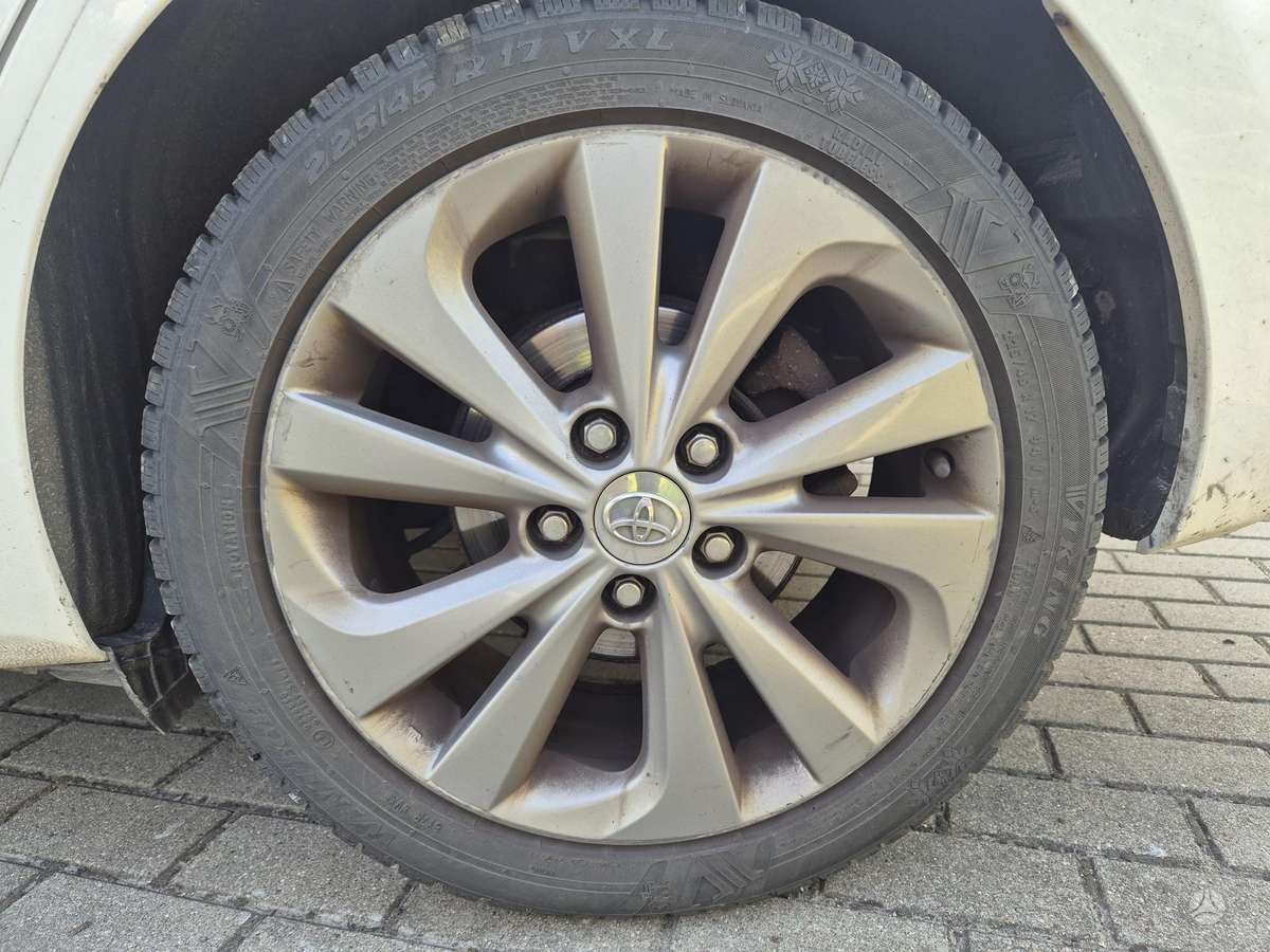 Toyota Auris 2014 — photo 13