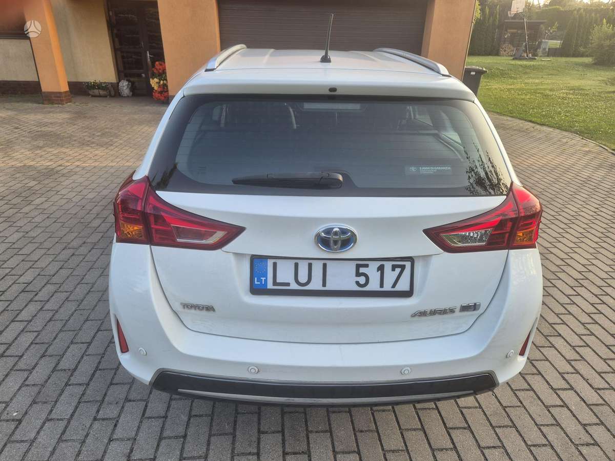 Toyota Auris 2014 — rear view