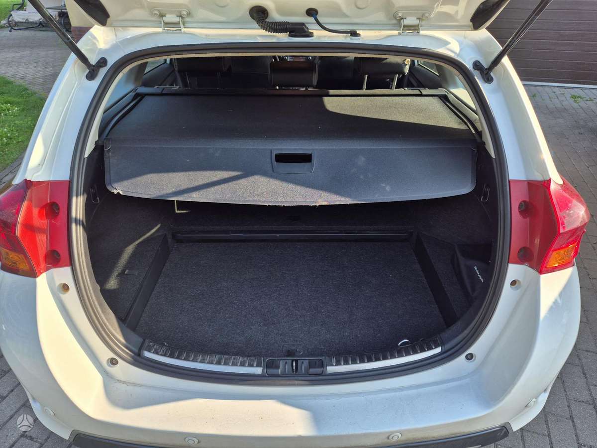 Toyota Auris 2014 — photo 7