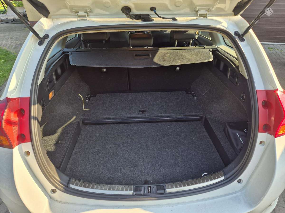Toyota Auris 2014 — photo 8