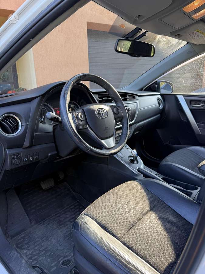 Toyota Auris 2014 — photo 9