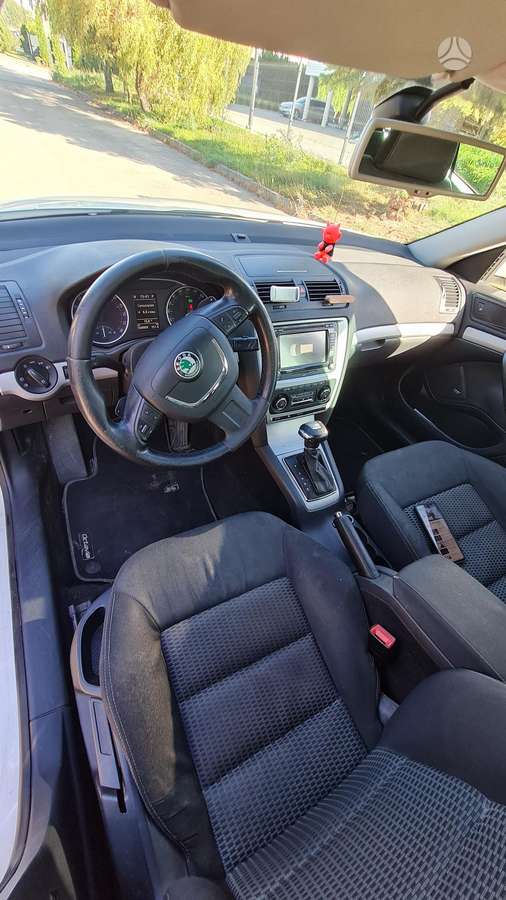Skoda Octavia 2012 — фото 10