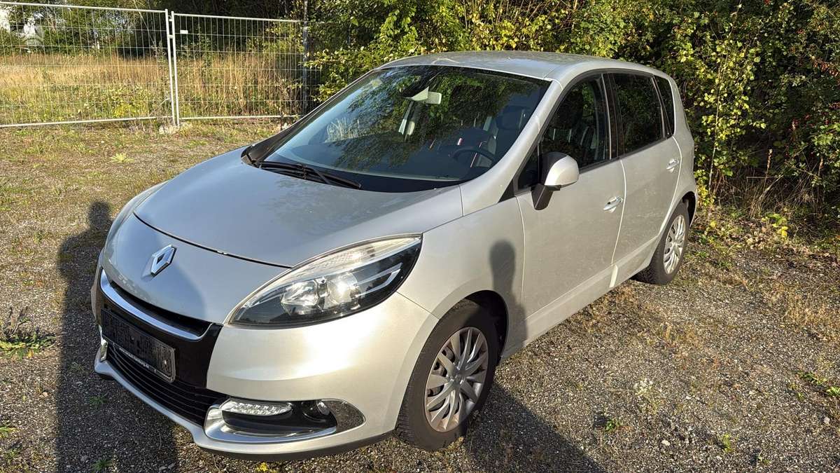 Renault Scenic 2012 — rear view