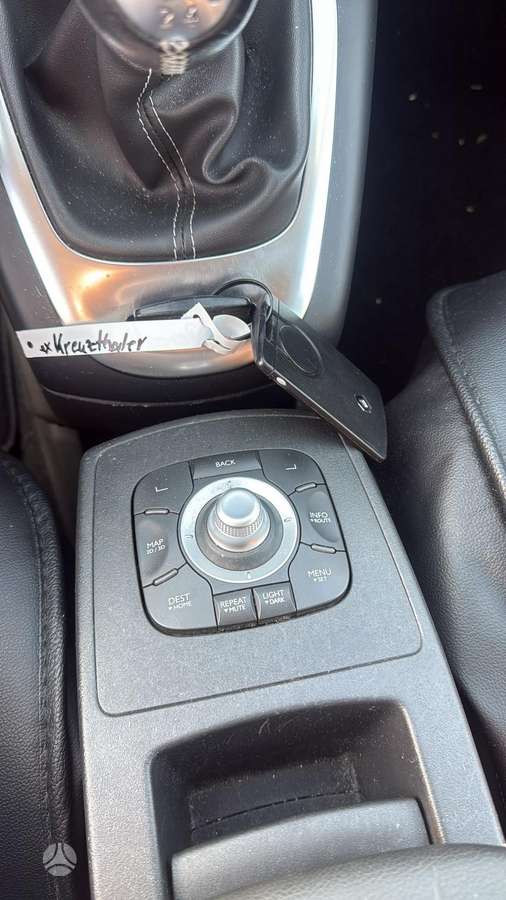 Renault Scenic 2012 — photo 20