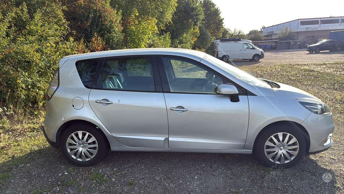 Renault Scenic 2012 — engine 1461 cm³, 110 HP (81kW)
