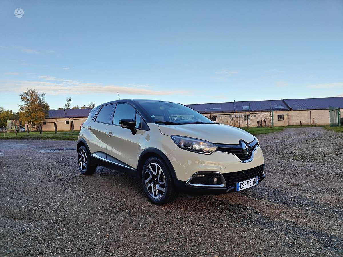 Renault Captur 2015 — вигляд ззаду