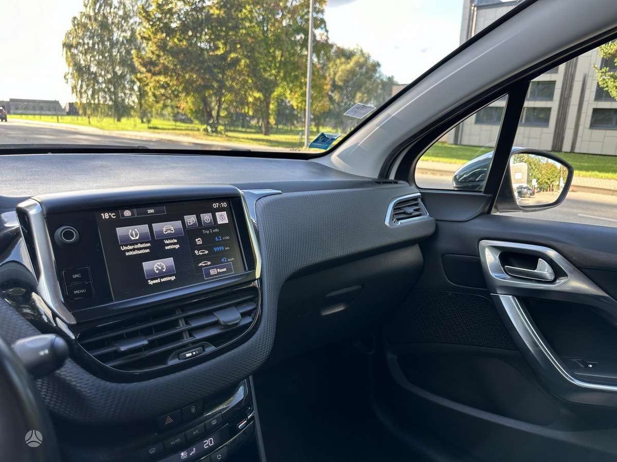 Peugeot 2008 2015 — фото 19