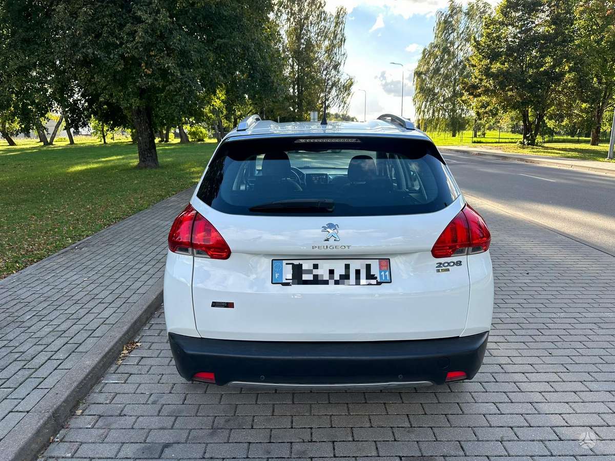 Peugeot 2008 2015 — двигун 1199 cm³, 110 HP (81kW)