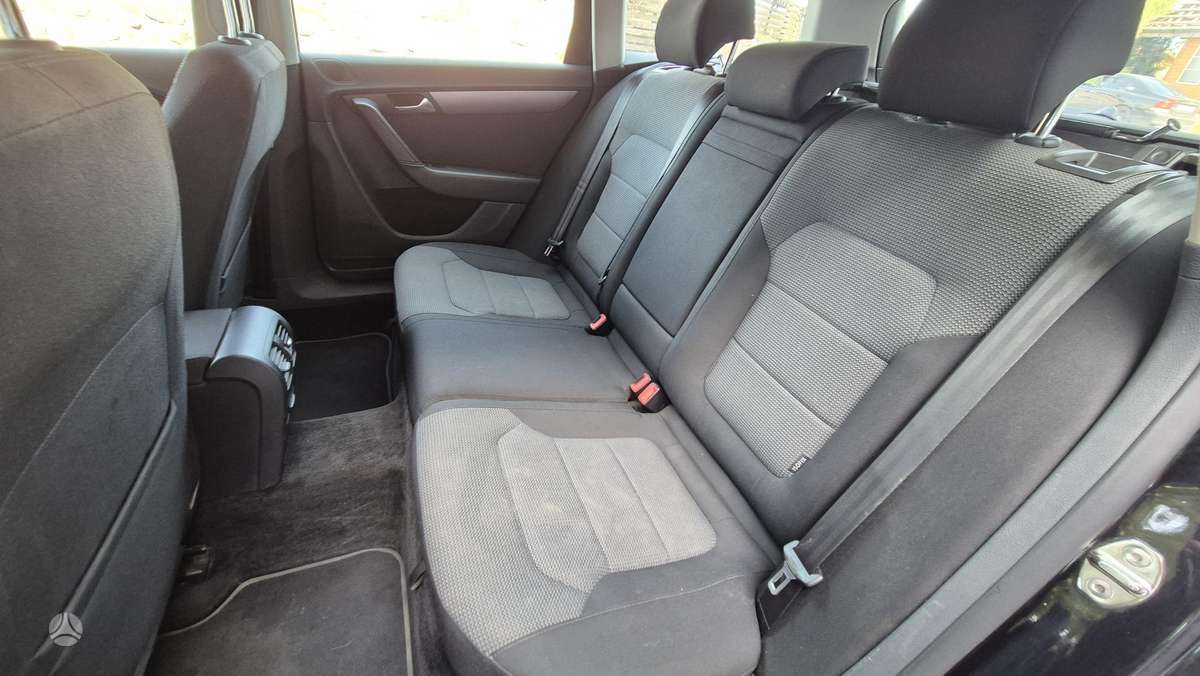 Volkswagen Passat 2011 — photo 14