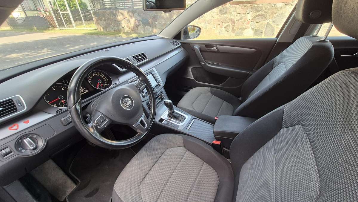 Volkswagen Passat 2011 — photo 16