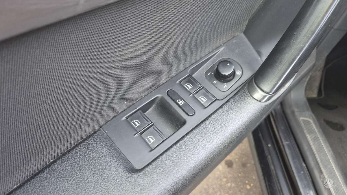 Volkswagen Passat 2011 — photo 18