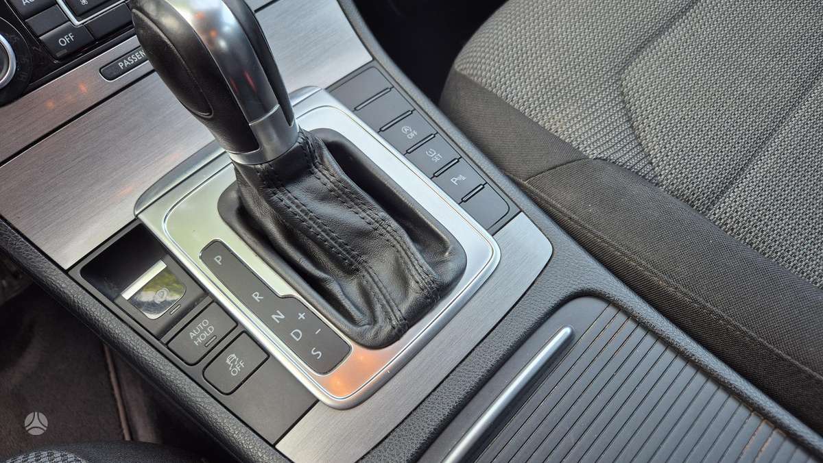Volkswagen Passat 2011 — photo 19