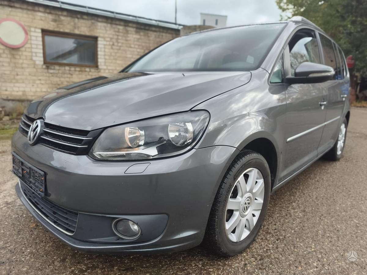 Volkswagen Touran 2014 — вигляд ззаду