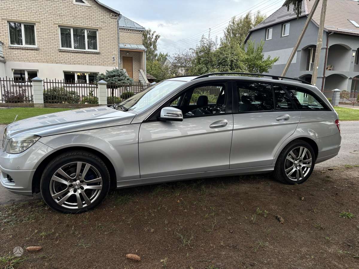Mercedes-Benz C220 2008 — rear view