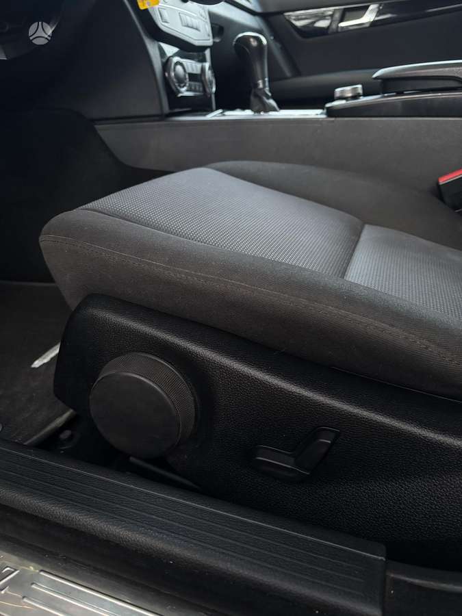 Mercedes-Benz C220 2008 — photo 7