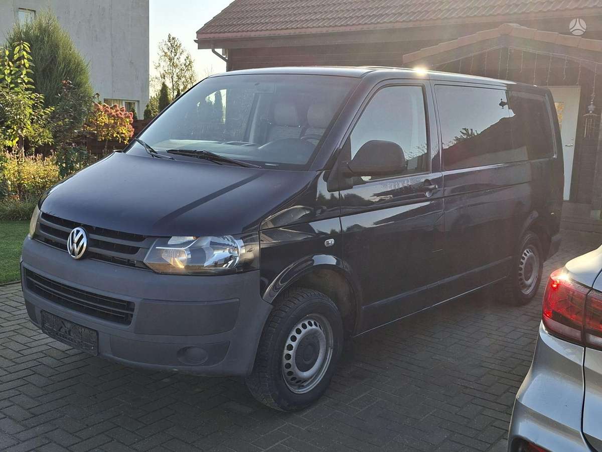Volkswagen Transporter 2012 — салон