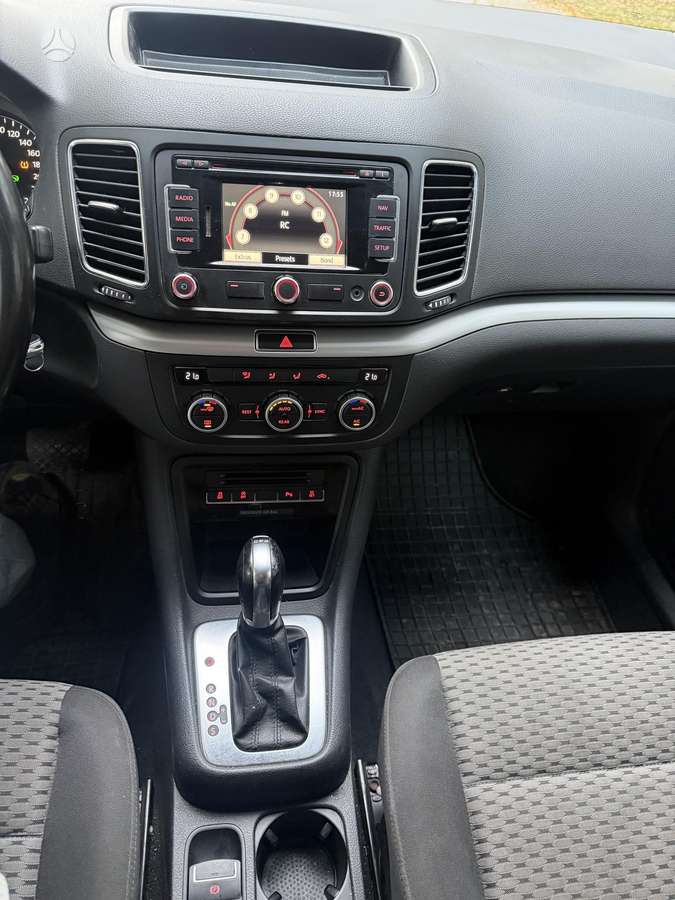 Volkswagen Sharan 2012 — photo 10