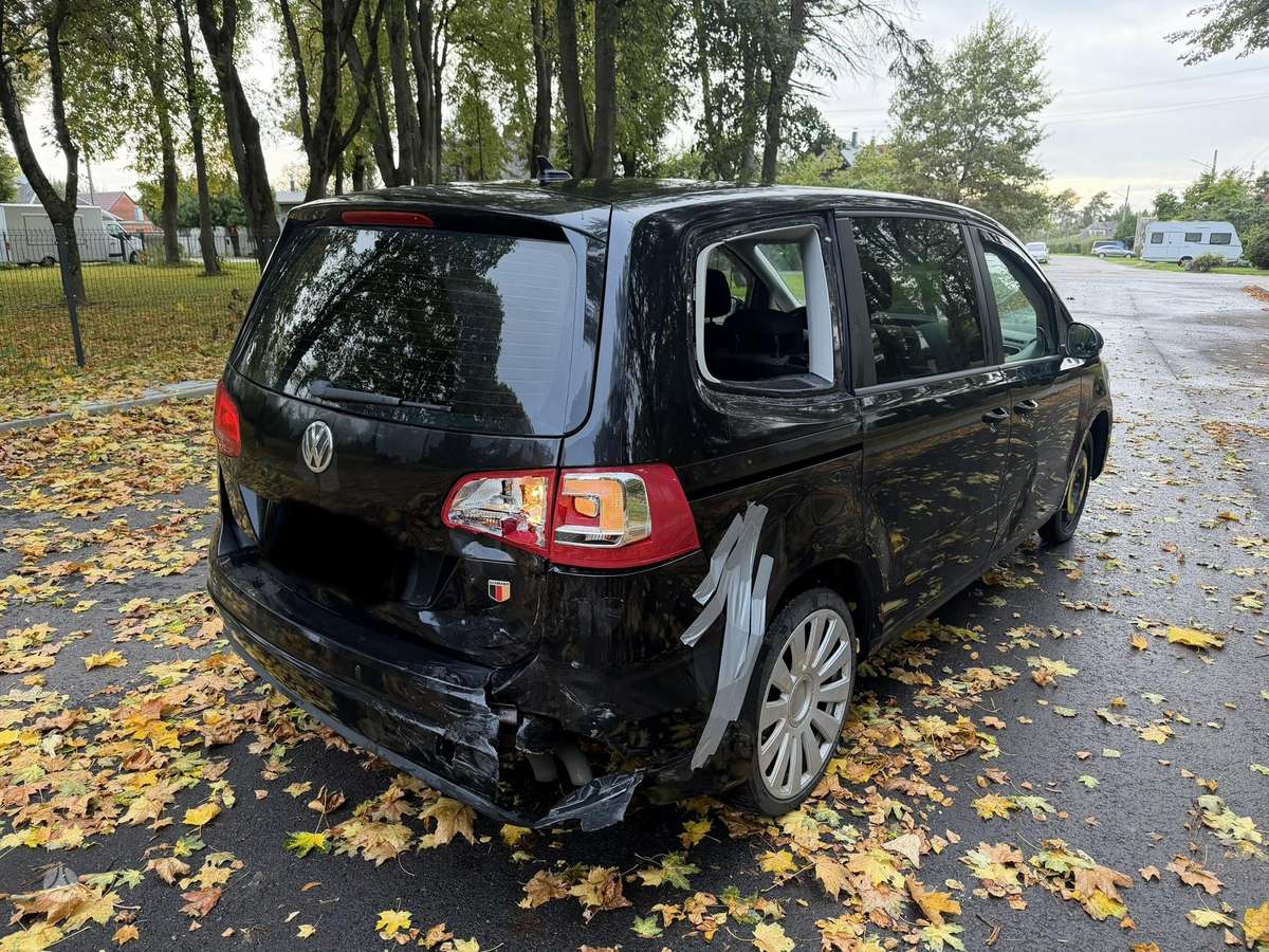 Volkswagen Sharan 2012 — engine 1968 cm³, 140 HP (103kW)