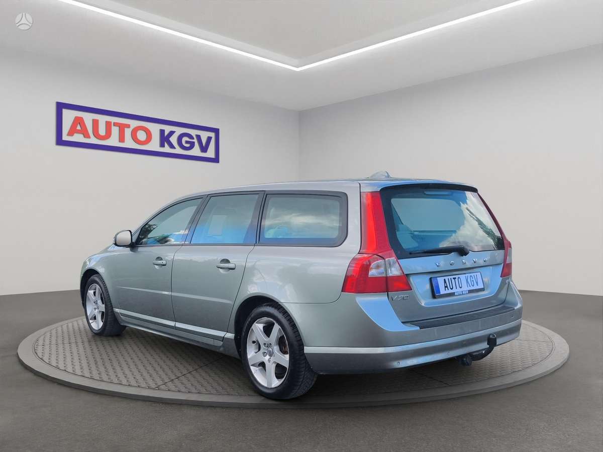 Volvo V70 2008 — interior