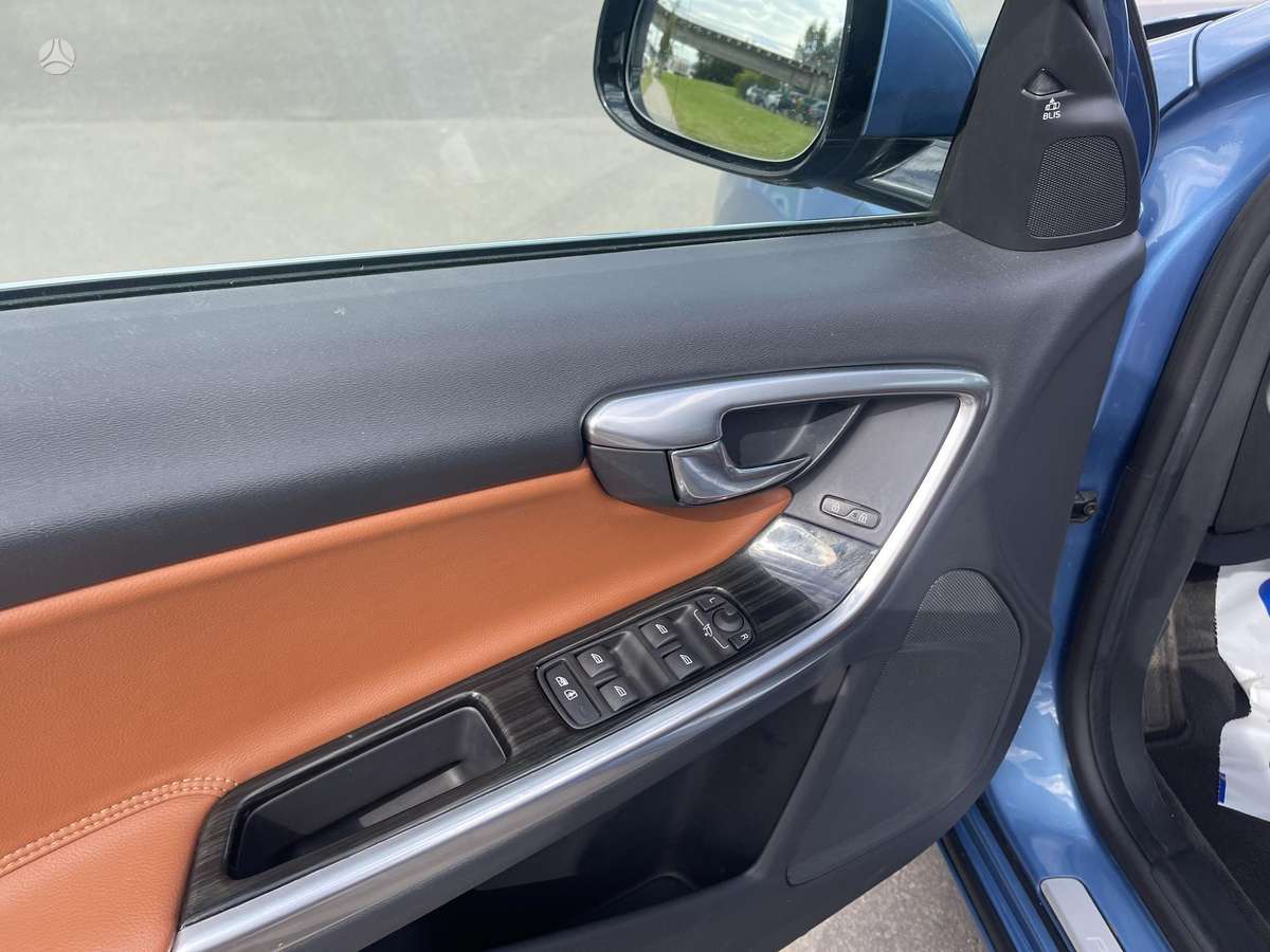 Volvo V60 2014 — photo 16