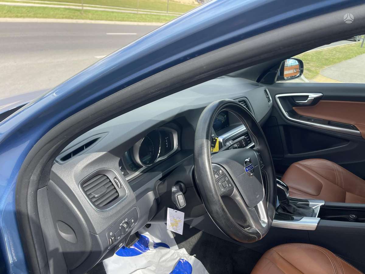 Volvo V60 2014 — photo 17