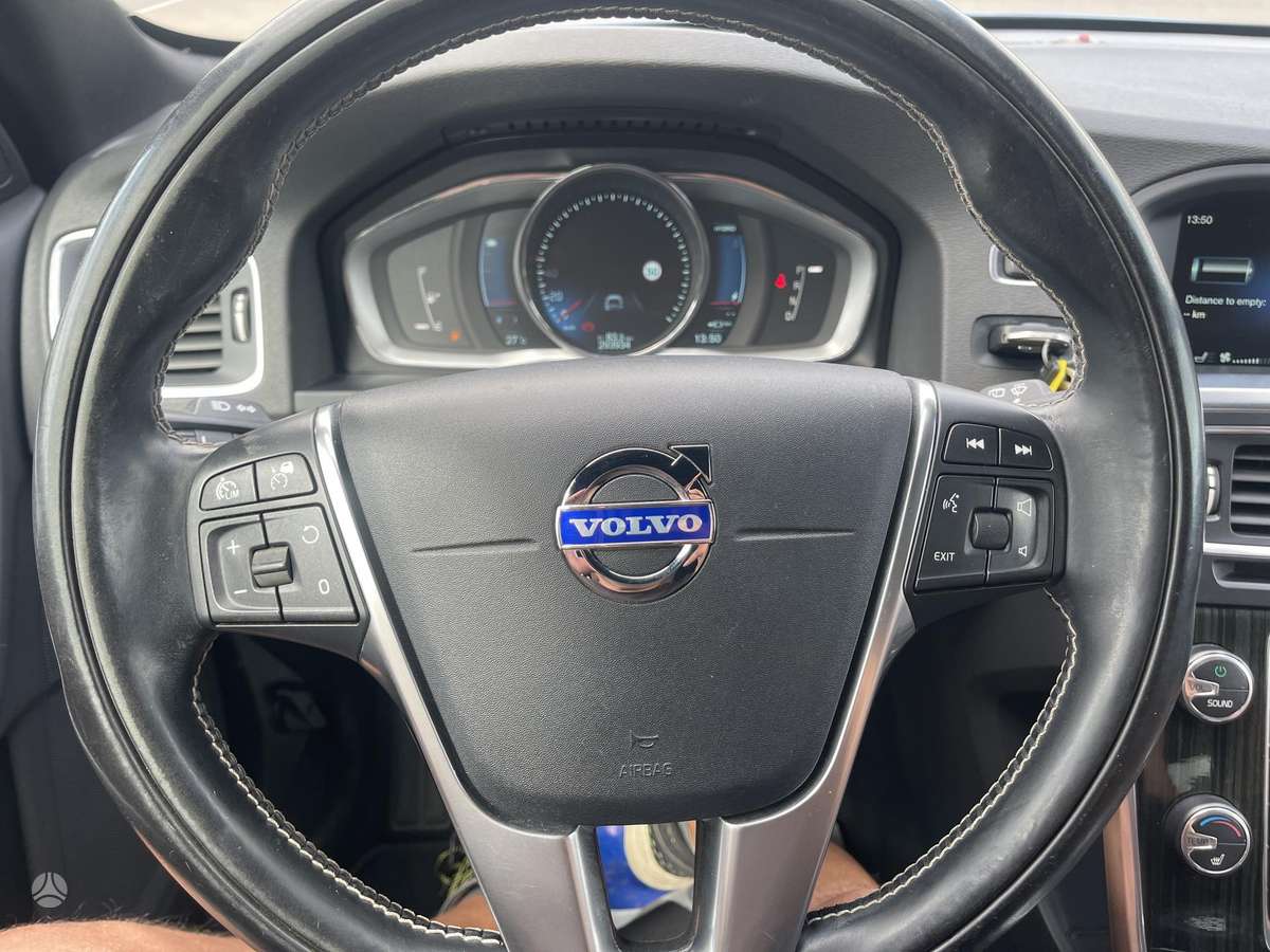 Volvo V60 2014 — photo 18