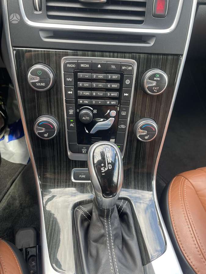 Volvo V60 2014 — photo 21