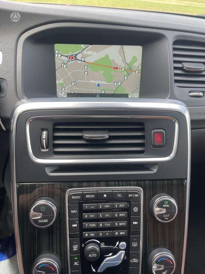 Volvo V60 2014 — photo 22