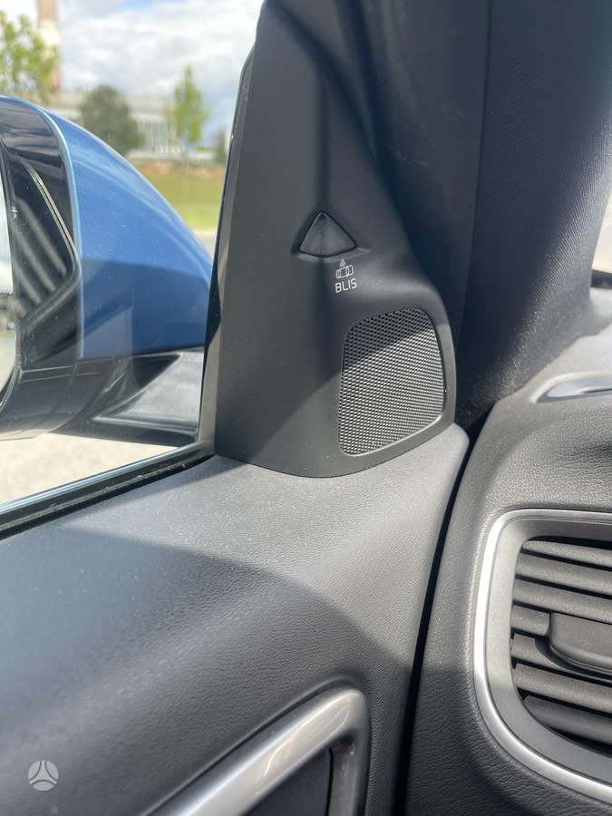 Volvo V60 2014 — photo 23