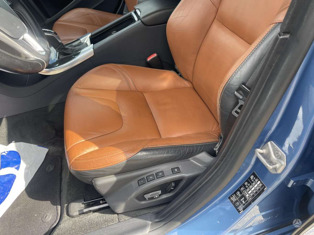 Volvo V60 2014 — photo 24