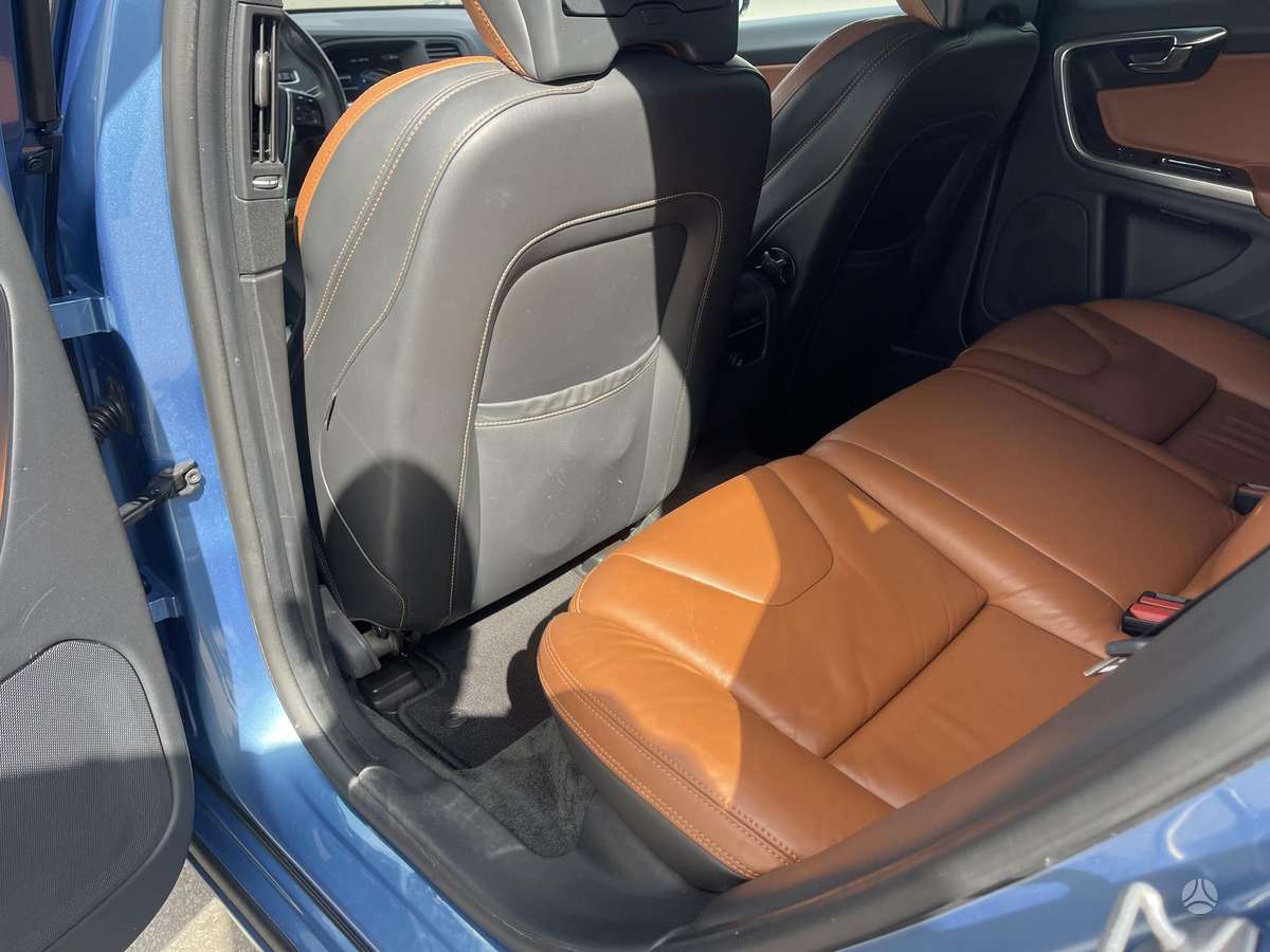Volvo V60 2014 — photo 25
