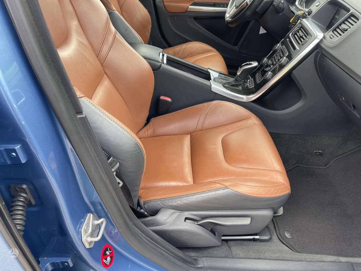 Volvo V60 2014 — photo 29