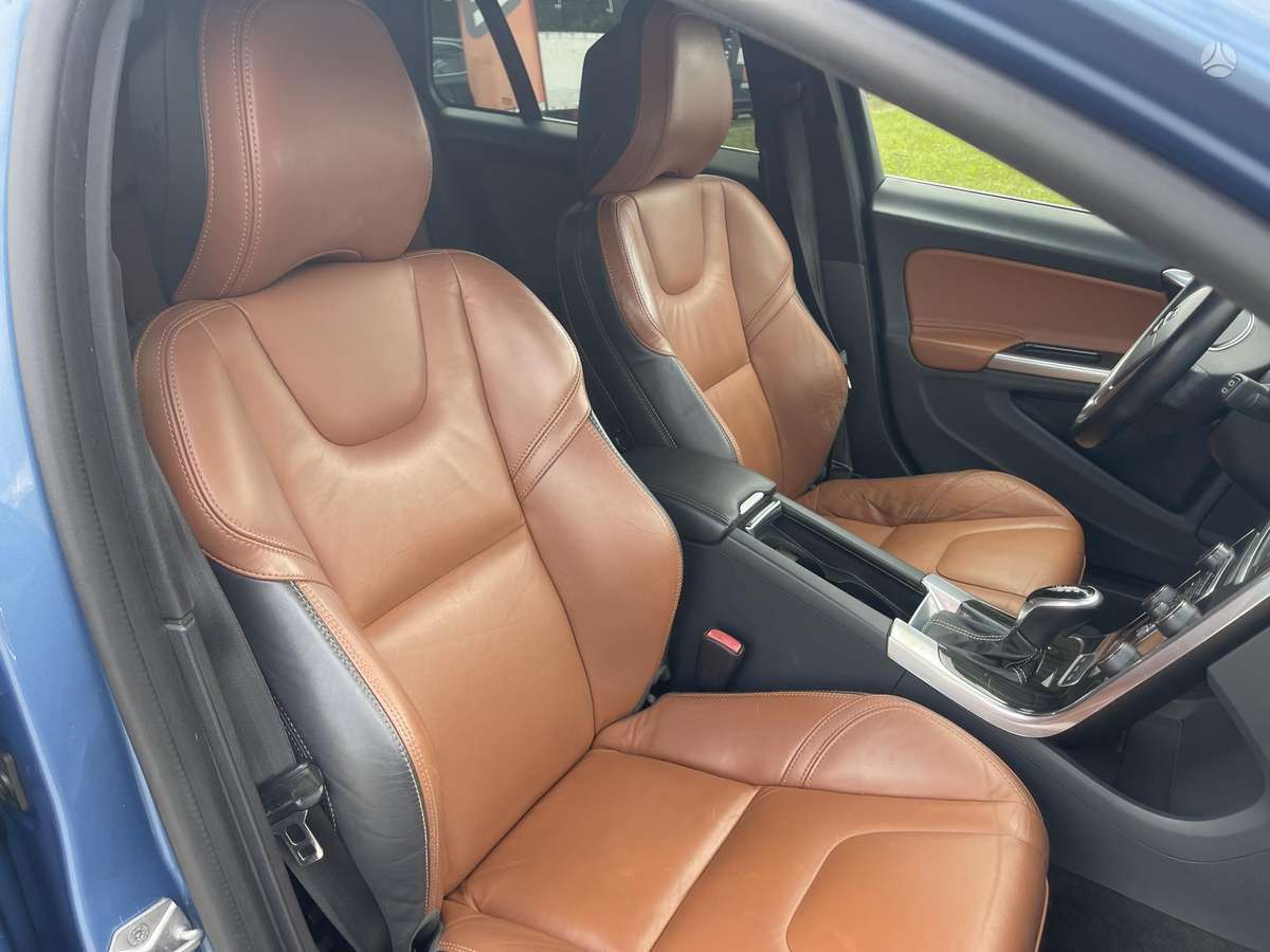 Volvo V60 2014 — photo 30
