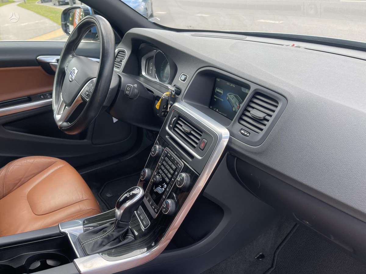 Volvo V60 2014 — photo 31