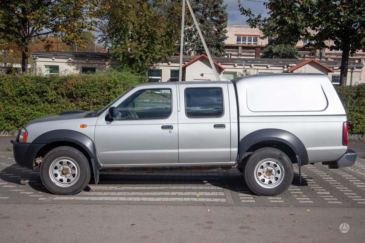 Nissan NP300 2012 — вигляд ззаду