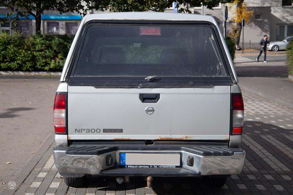 Nissan NP300 2012 — двигун 2488 cm³, 133 HP (98kW)