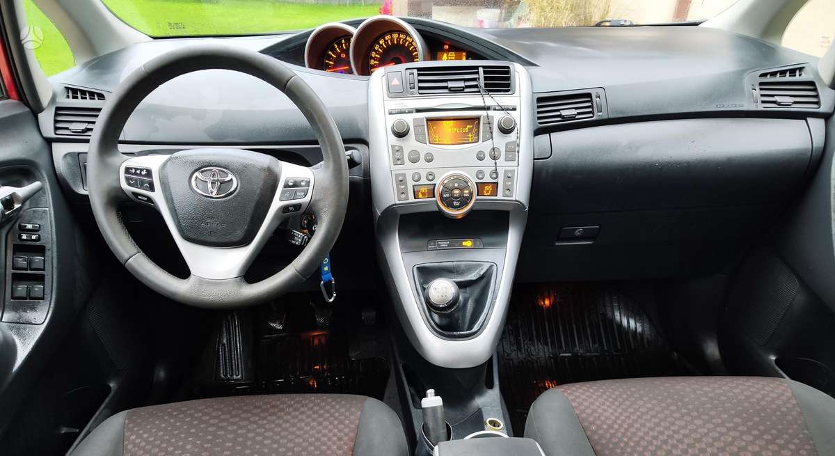 Toyota Verso 2010 — photo 9