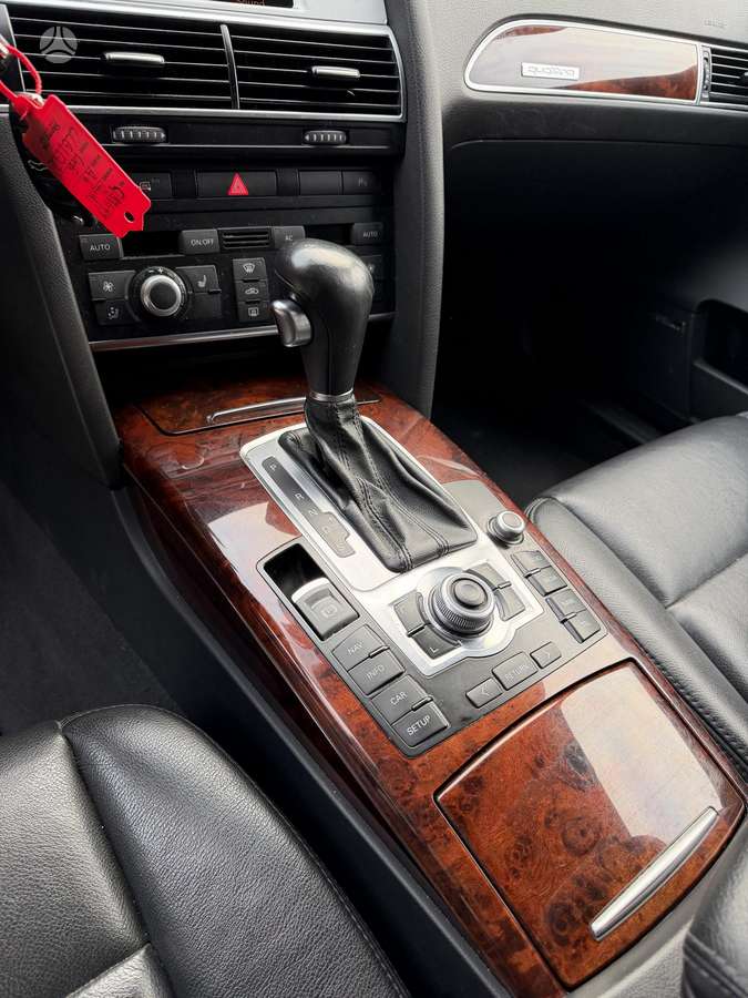 Audi A6 2010 — photo 11